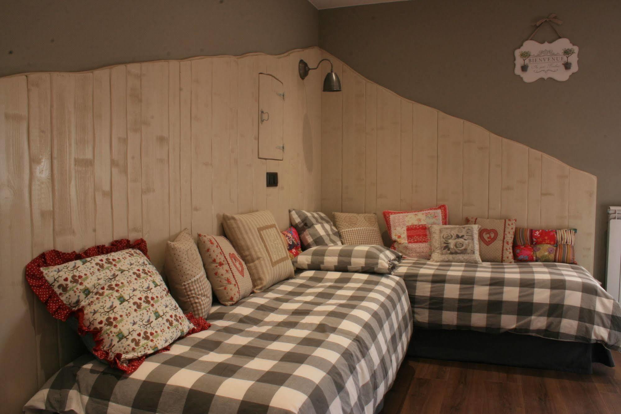 El Rincon De Andrea Apartamentos Biescas  Bagian luar foto